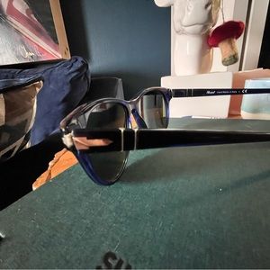 Blue large persol glasses. Men’s large. Some wear.